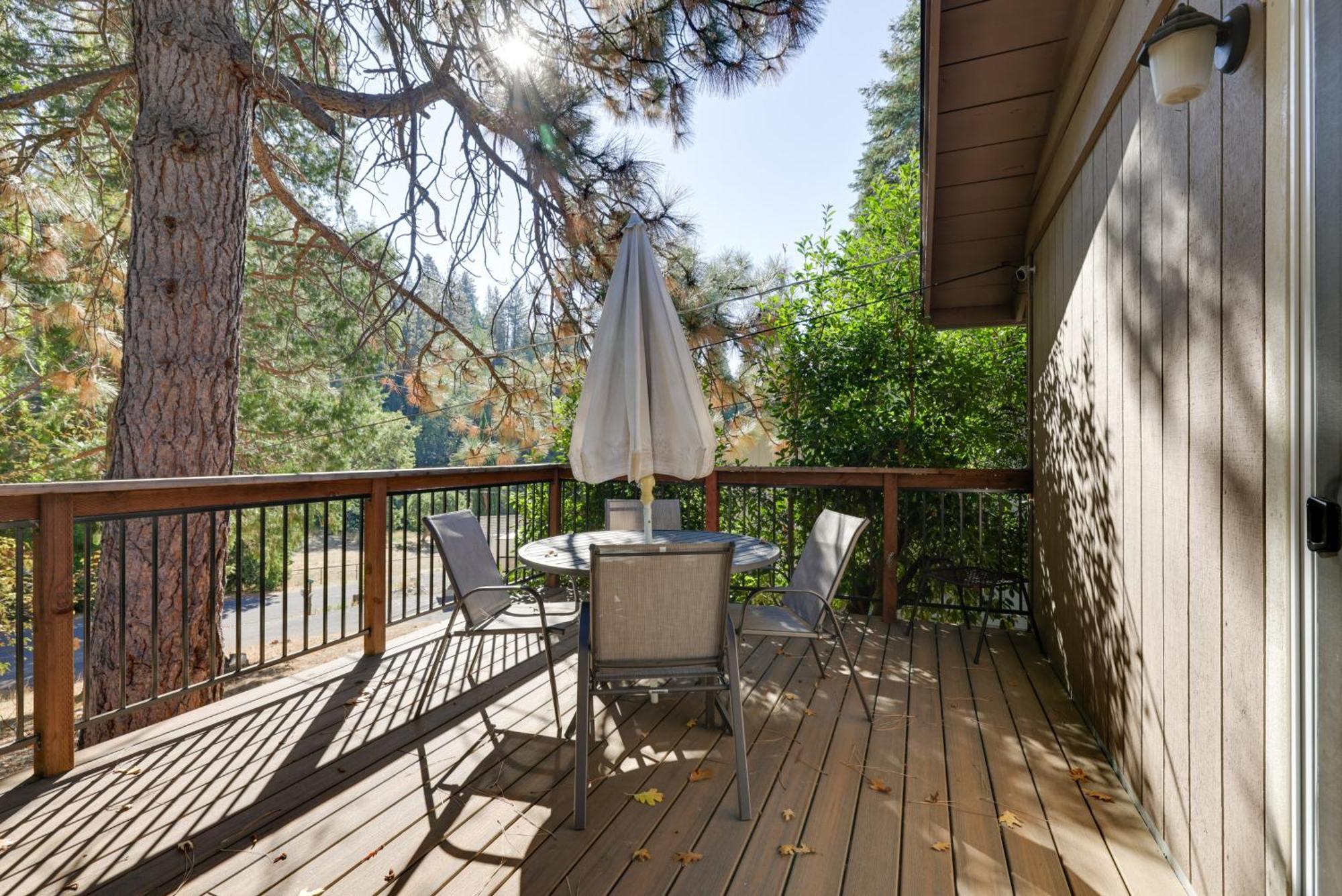 Sherwood Forest Cabin With Deck And Fire Pit! Twain Harte Екстериор снимка